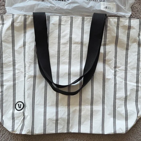 Aloha X Vuori Collection Day Tripper Black Charter Stripe - Picture 2 of 6